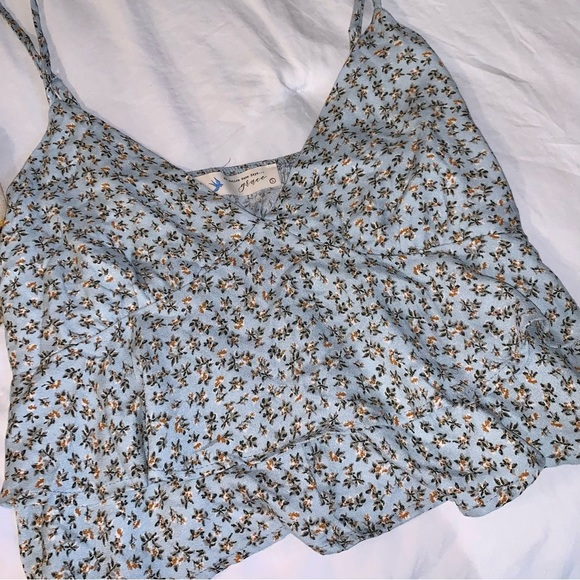 Bundle Of 2 Boutique Floral Crop Tops - Picture 3 of 8